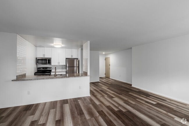 1BR, 1BA - 876SF - Living Room