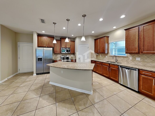 Photo - 332 Silver Glen Ave