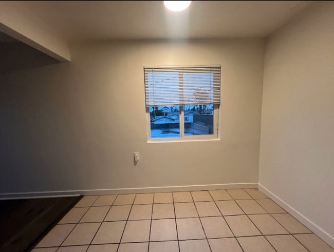 Photo - 1348 W 92nd St Unidad 3-