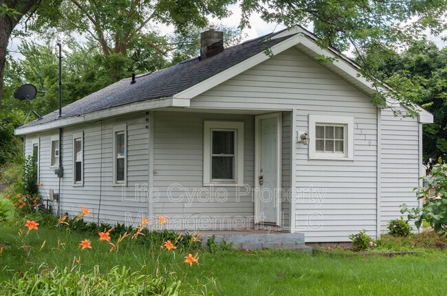Building Photo - 1310 Beechwood St NE Rental