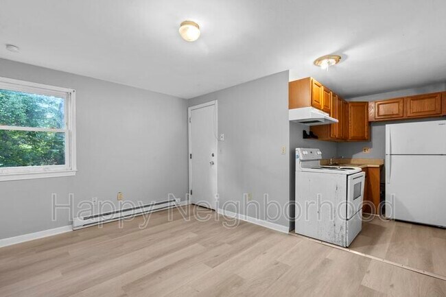 Building Photo - 451 Divinity St