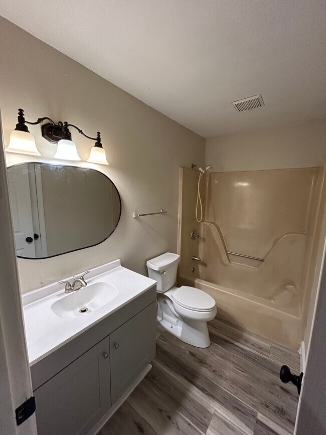 Photo - 572 Highland Dr SW Unit 8