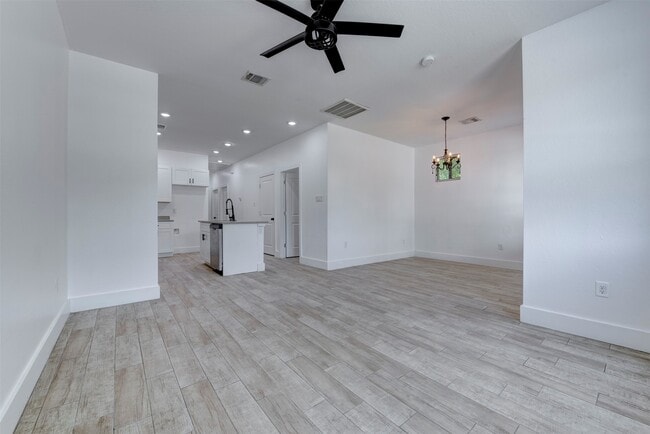 Photo - 5121 Southwind St Unidad B