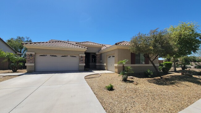 Popular Goodyear neighborhood! 3 car garage! House - House Rental in ...