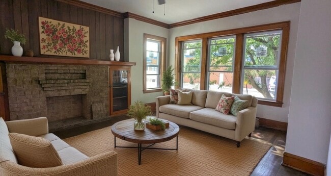 Building Photo - 2015 N LeClaire Ave Unit 1