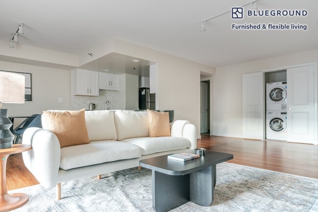 Photo - 4001 9th St N Unidad FL15-ID1117