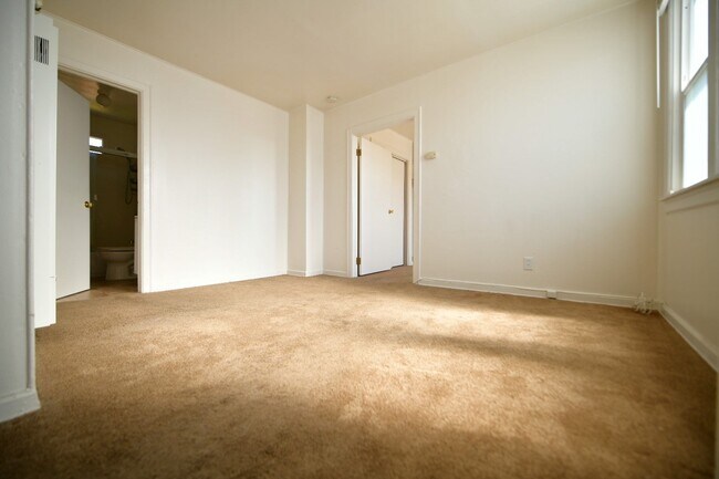 Photo - 2721 California St Unit B