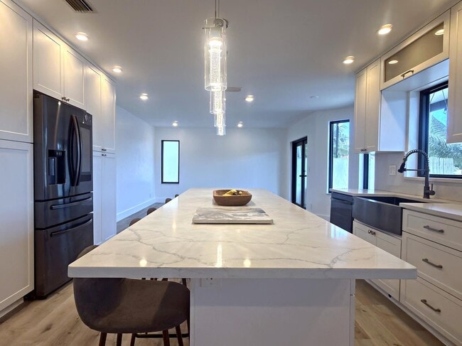 Building Photo - 10920 Haydn Dr