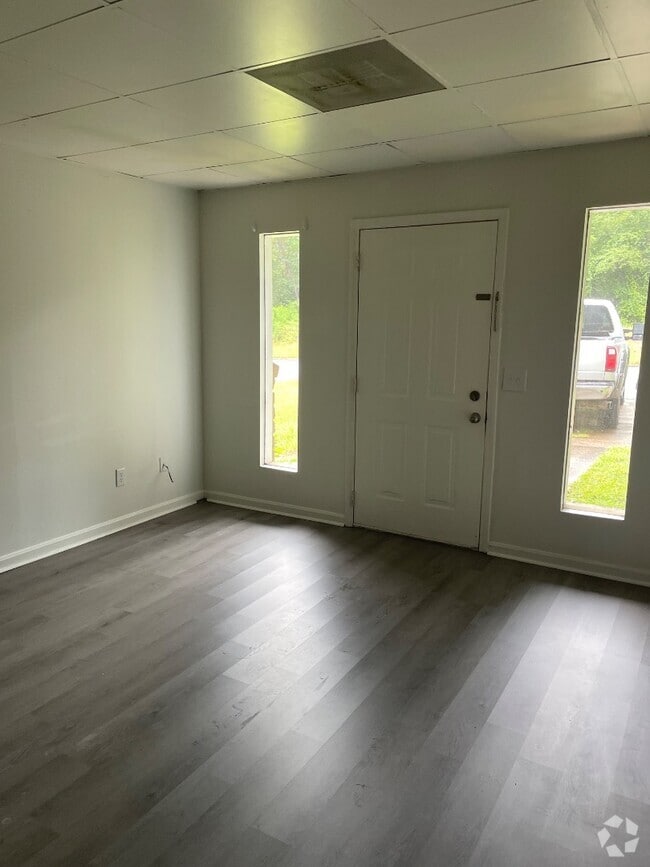 Building Photo - 1724 Louise Dr SE Rental