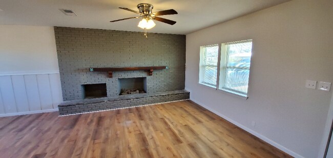 Photo - 2413 E 16th Ct