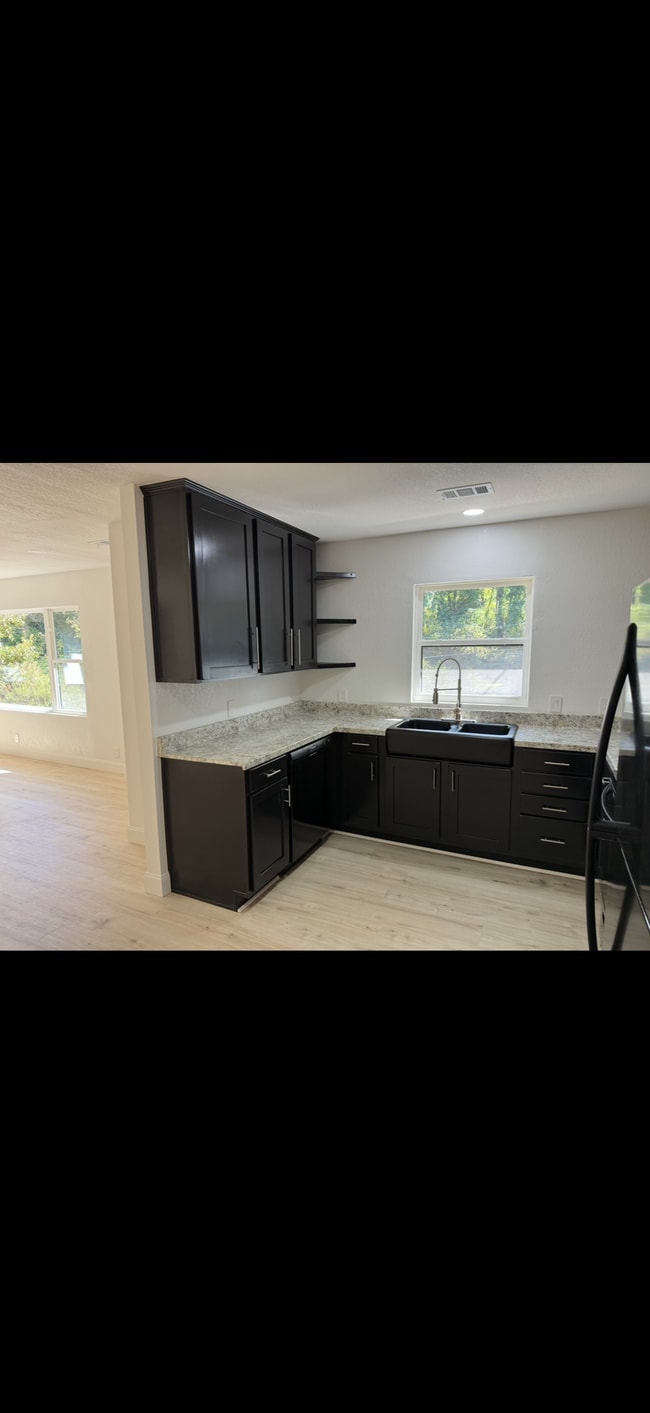 Photo - 112 Poplar St