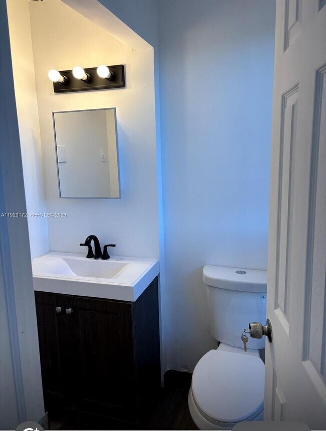 Photo - 2001 N Dixie Hwy Unit 4