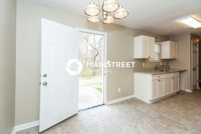 3 Bedroom Pet-Friendly Home in Atlanta, GA with Main Street Renewal