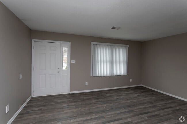 2BR, 1.5BA - Townhouse - Stratford Apartments