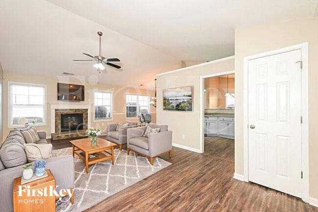 Photo - 3940 Village Main St