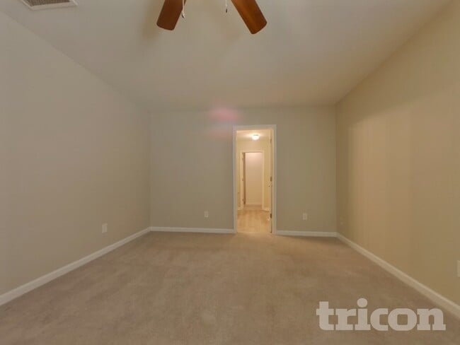 Photo - 1042 Sutherland Dr