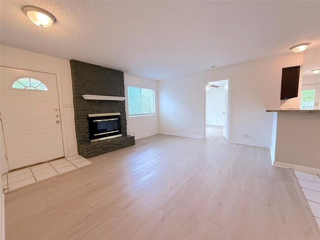 9900 Hundred Oaks Cir
