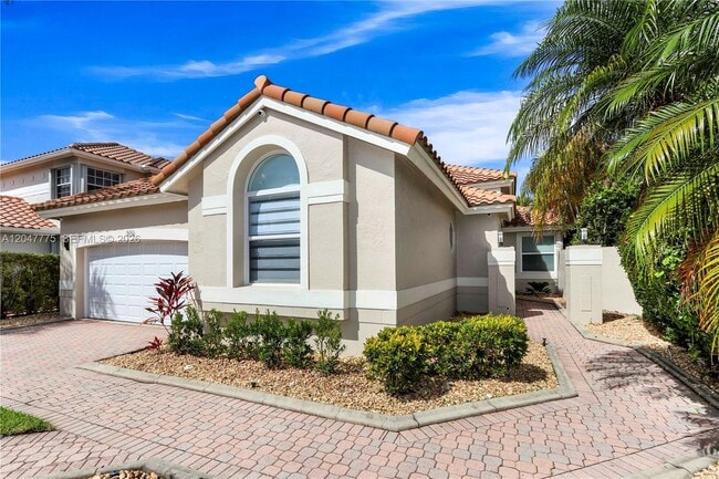 Photo - 1530 Lacosta Dr W