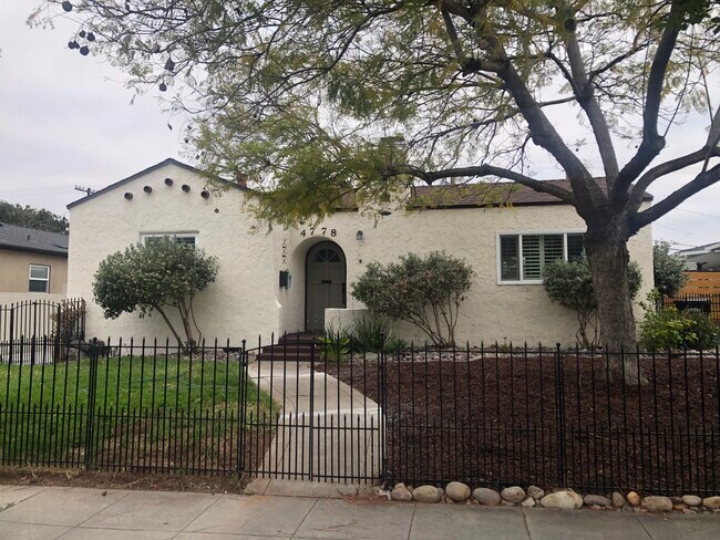 Fenced in front yard - 4778 Aragon Dr House