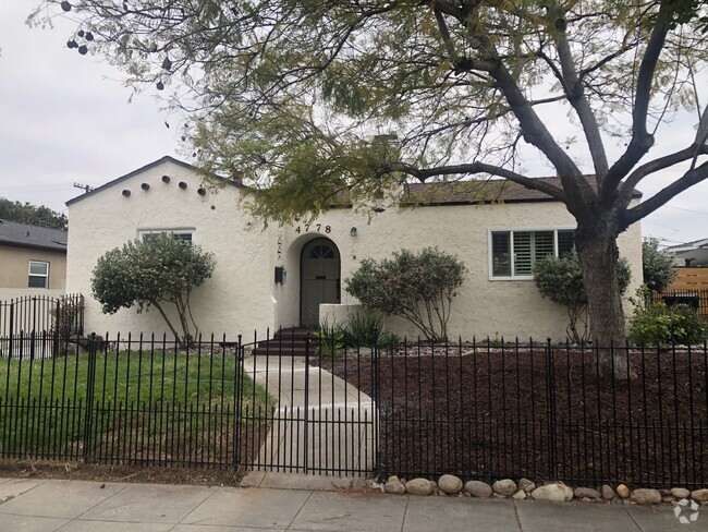 Fenced in front yard - 4778 Aragon Dr Rental