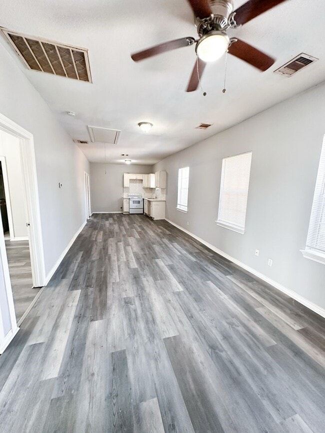 Building Photo - 2522 Rosalie St Unit B