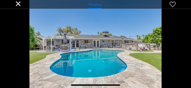 Large Pool & back yard - 811 W Northern Ave