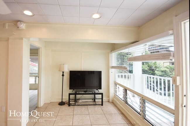 Building Photo - Beautiful Kaneohe Bay Views! 1/1 + 2 park... Unit 1BR Rental