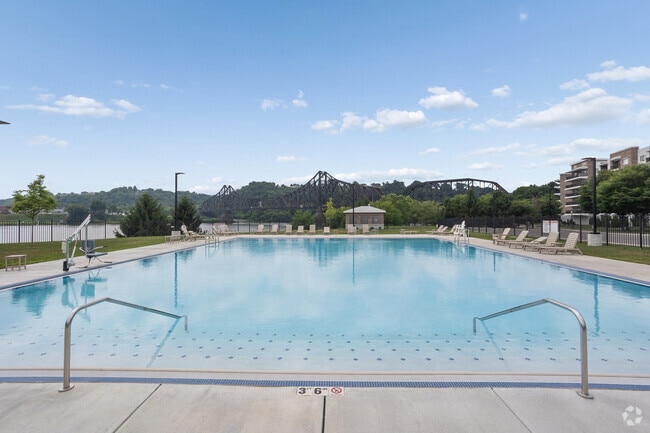 Pool - Bridgewater Crossing