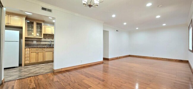 Photo - 700 E Angeleno Ave