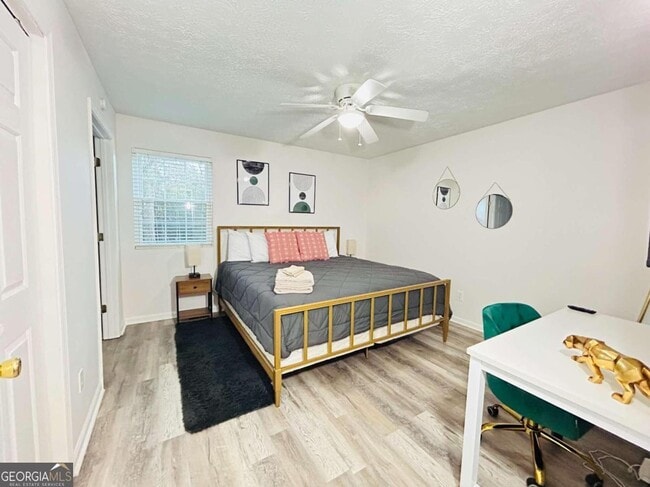 Photo - 636 Sandys Ln SE