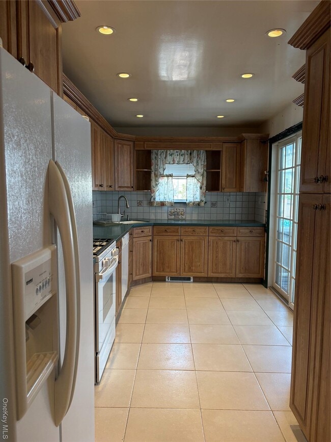 Photo - 84-36 252nd St
