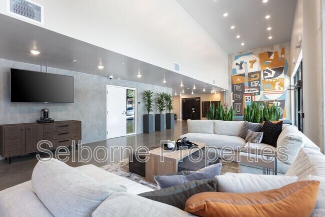 Photo - 777 Broadway