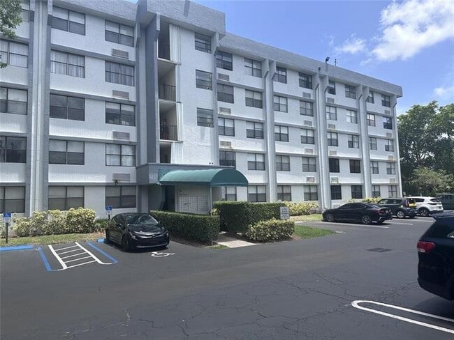 Building Photo - 2501 Riverside Dr Unit 116
