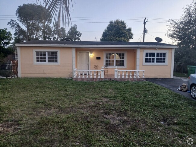 Building Photo - 6700 SW 26th St Rental