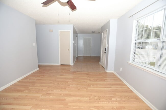 Photo - 621 S Hampton Dr