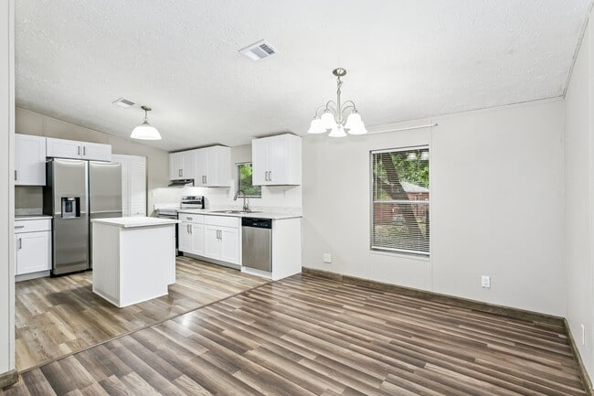 Photo - 223 Ajax Dr NW