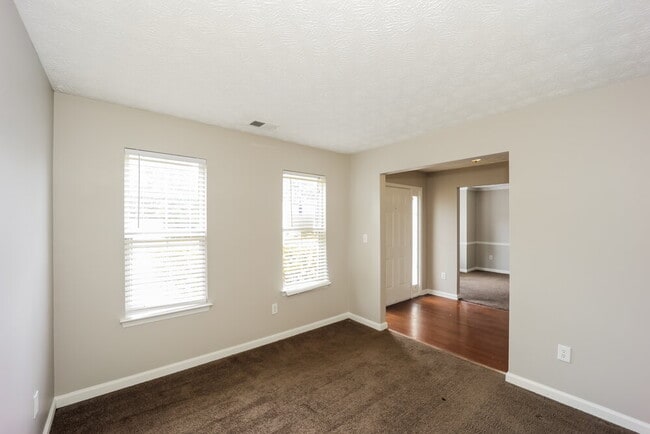 Photo - 375 Birchmere Close SW