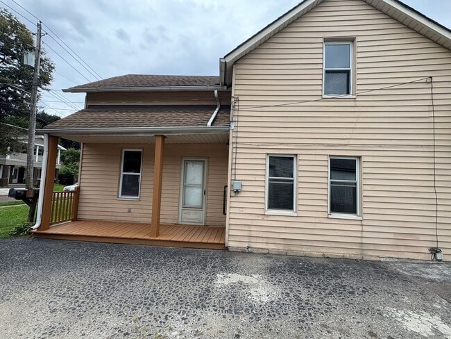 Building Photo - 7127 Deveny Ave Unit Front #1 Rental