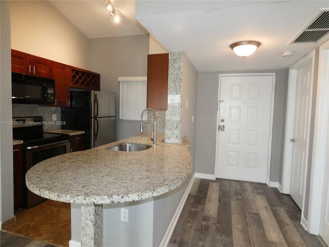 Photo - 2850 N Oakland Forest Dr Unidad 304 Rental