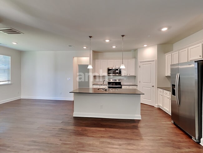 Photo - 552 Rivermist Dr