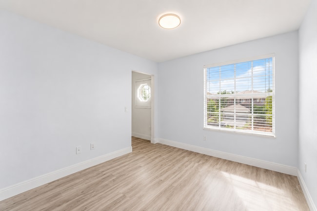 Photo - 5477 Queenship Ct