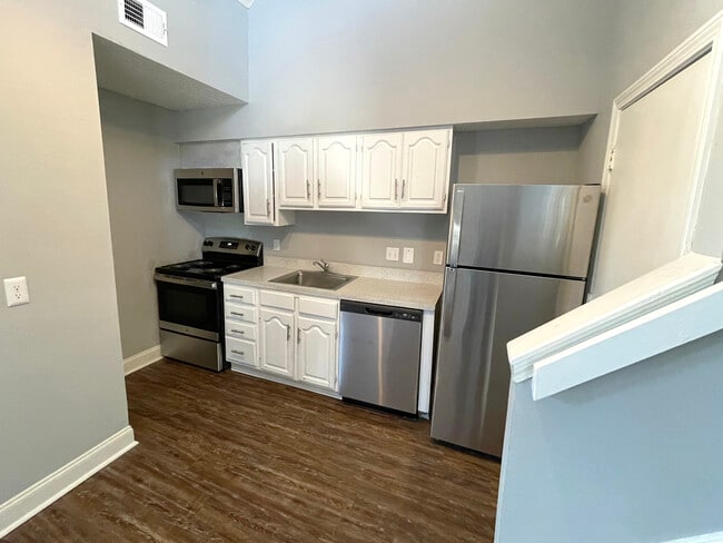 The Pointe at East River Place