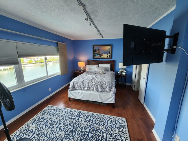 Photo - 9381 E Bay Harbor Dr Unidad # 504 N