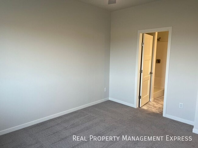 Photo - 5516 S Huntwood Ave