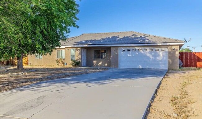 Building Photo - Spacoius Home Available Now!