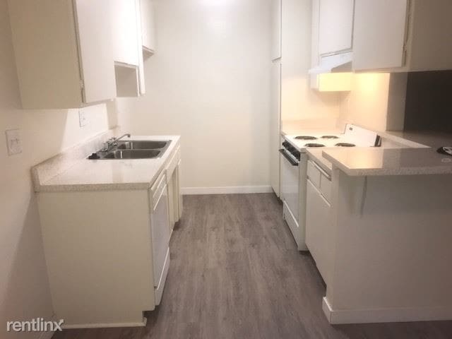 Photo - 4424 Woodman Ave