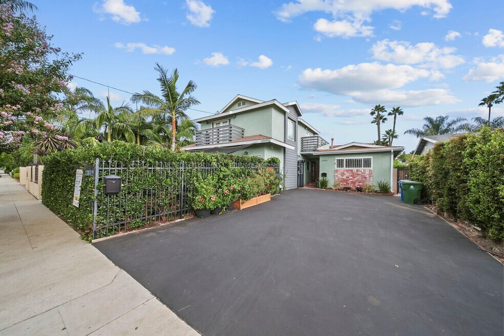 12319 Erwin St