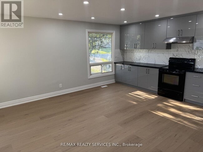 Photo - 41 MacLaren Ave