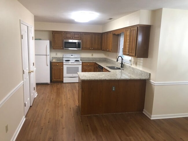 Photo - 2416 Creekmore Ct