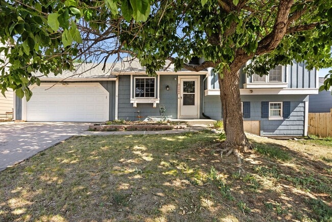 Building Photo - Spacious 3-Bedroom Home with 4th bedroom on lower level & Attached Garage